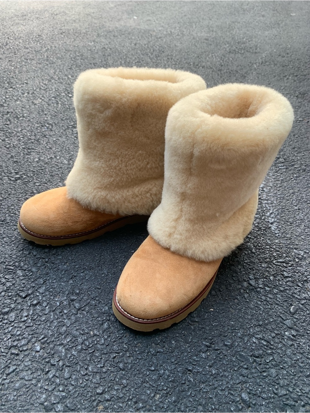 UGG Chestnut Shearling Short Winter Boots